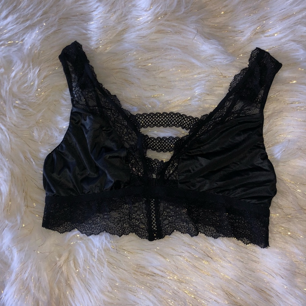 Victoria Secret Womens Bra Lace Strappy Black M